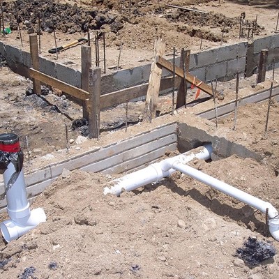 ¿En qué consiste el alcantarillado sanitario y pluvial?