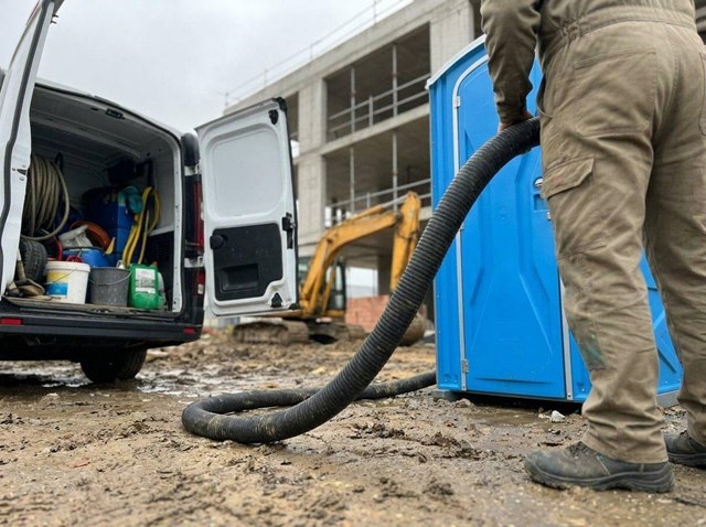 Cabinas listas en 24h: alquiler de baños químicos en Ferrol - Imagen 1