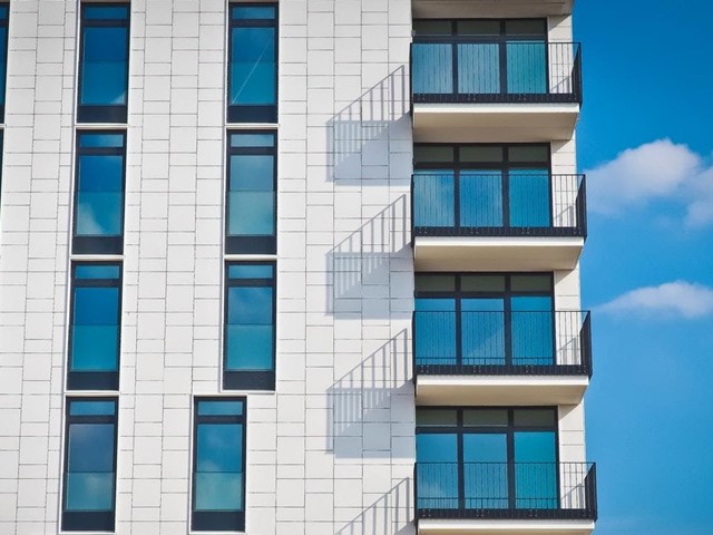 Cada cuánto tiempo es recomendable limpiar la fachada de un edificio