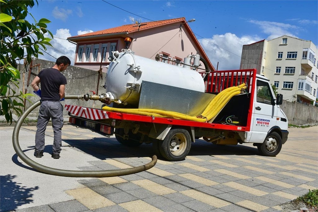 Camión cuba para efectuar desatascos en A Coruña