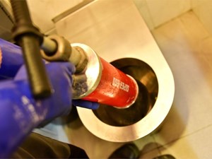 El error más común que cometes al intentar desatascar el WC y cómo evitarlo