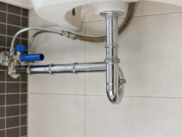 ¿Malos olores en el baño? 5 causas comunes que provienen de tus tuberías